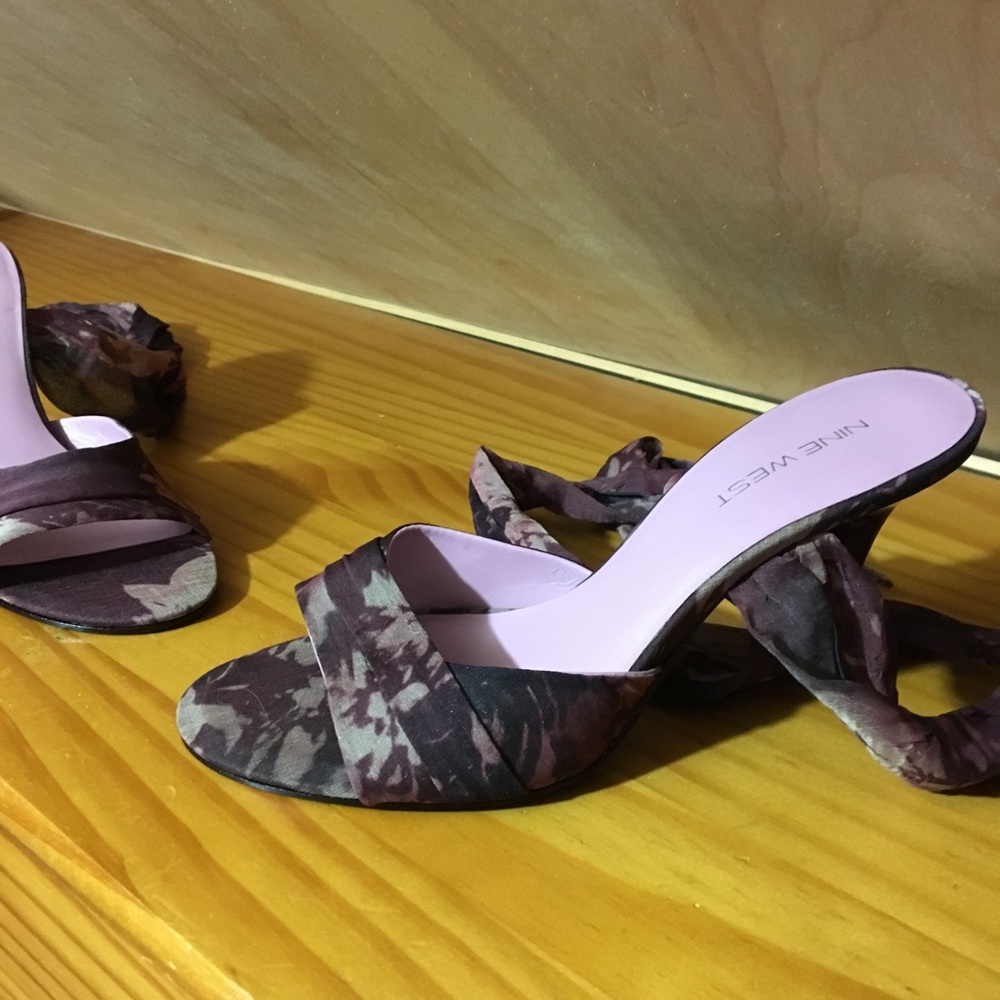 Nine West size 8 sheer tie heels